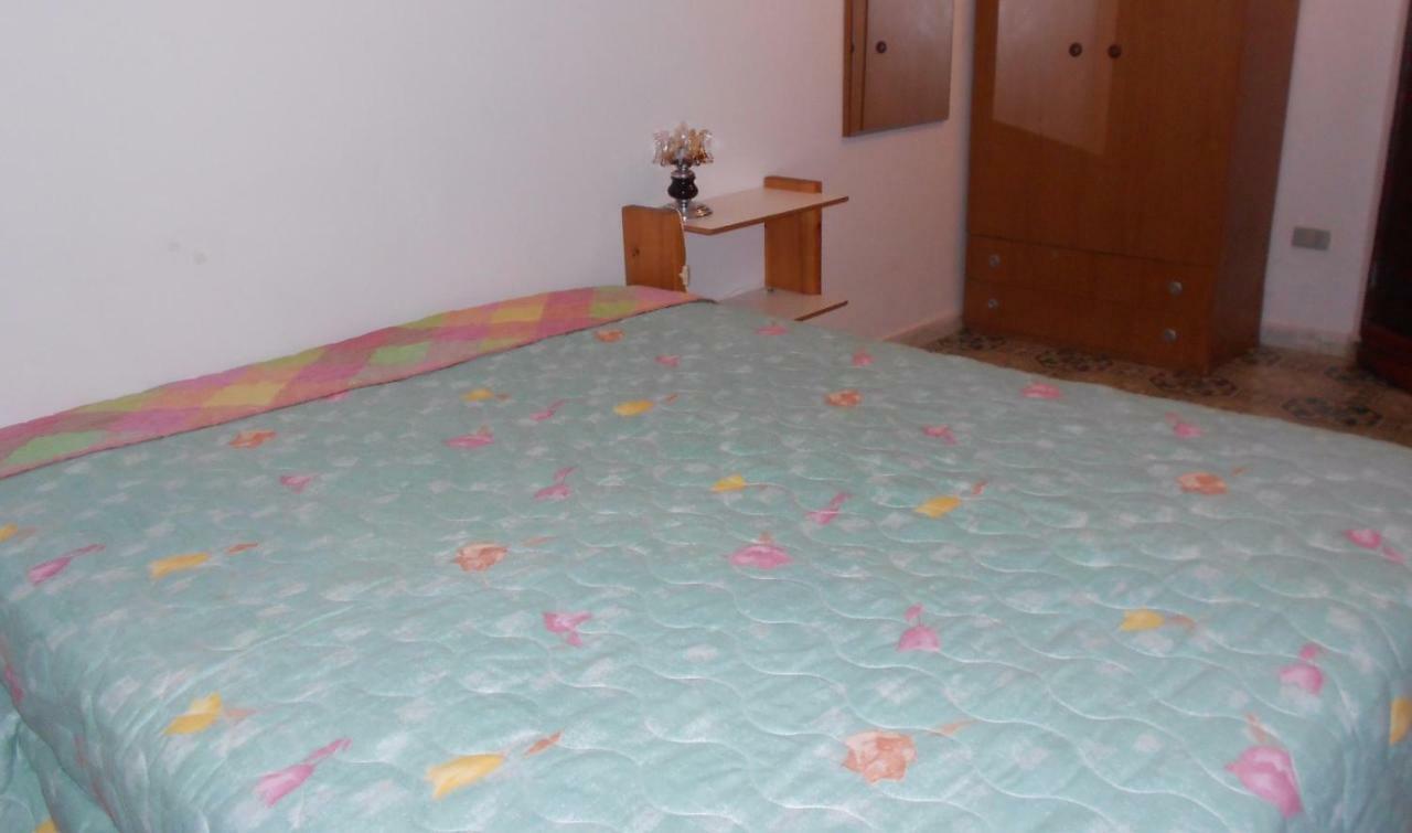 דירות טראפטו Yellow House מראה חיצוני תמונה